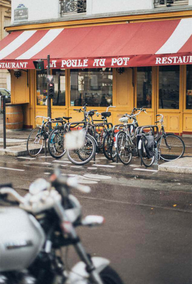 Store de restauration avec lambrequin